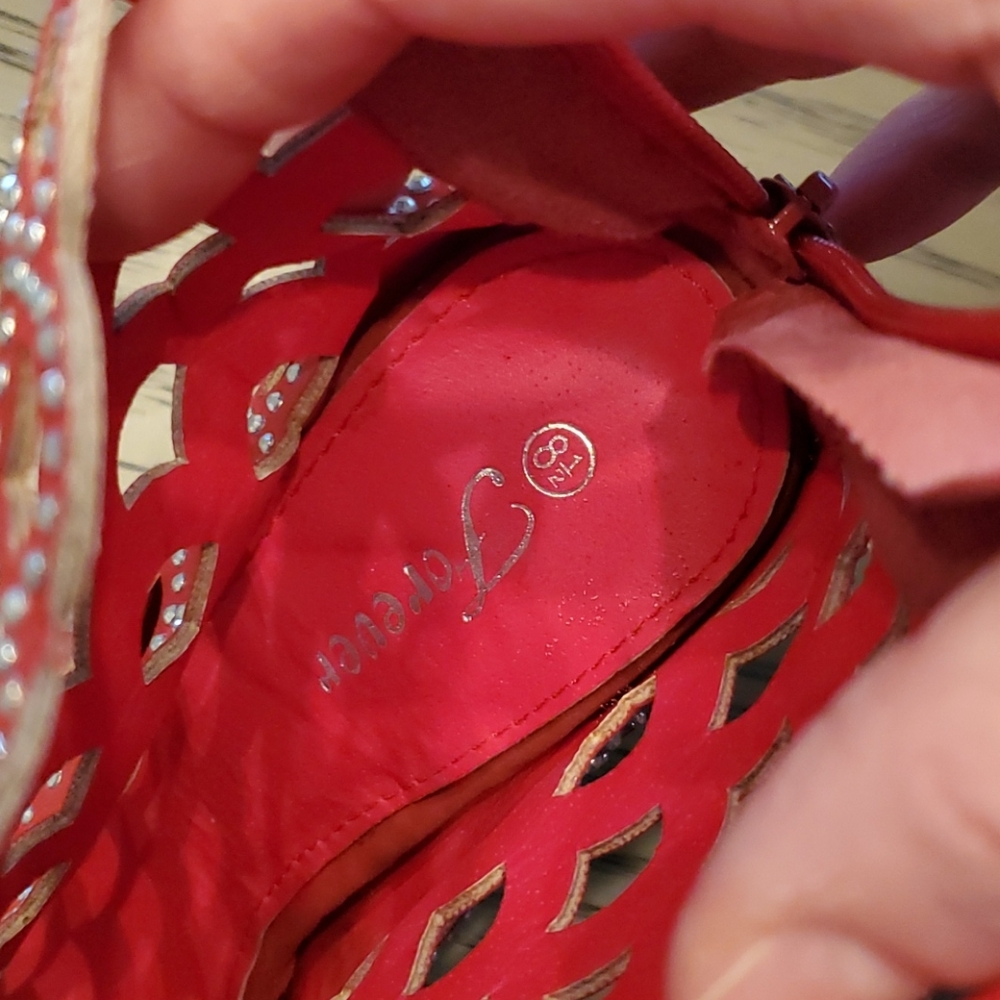 Red pattern heels - Picture 3 of 6